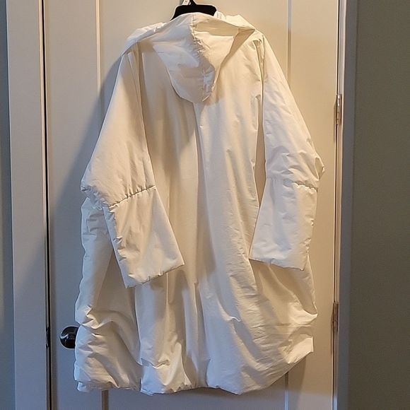 Igor Dobranic White Oversized Coat - Picture 5 of 15